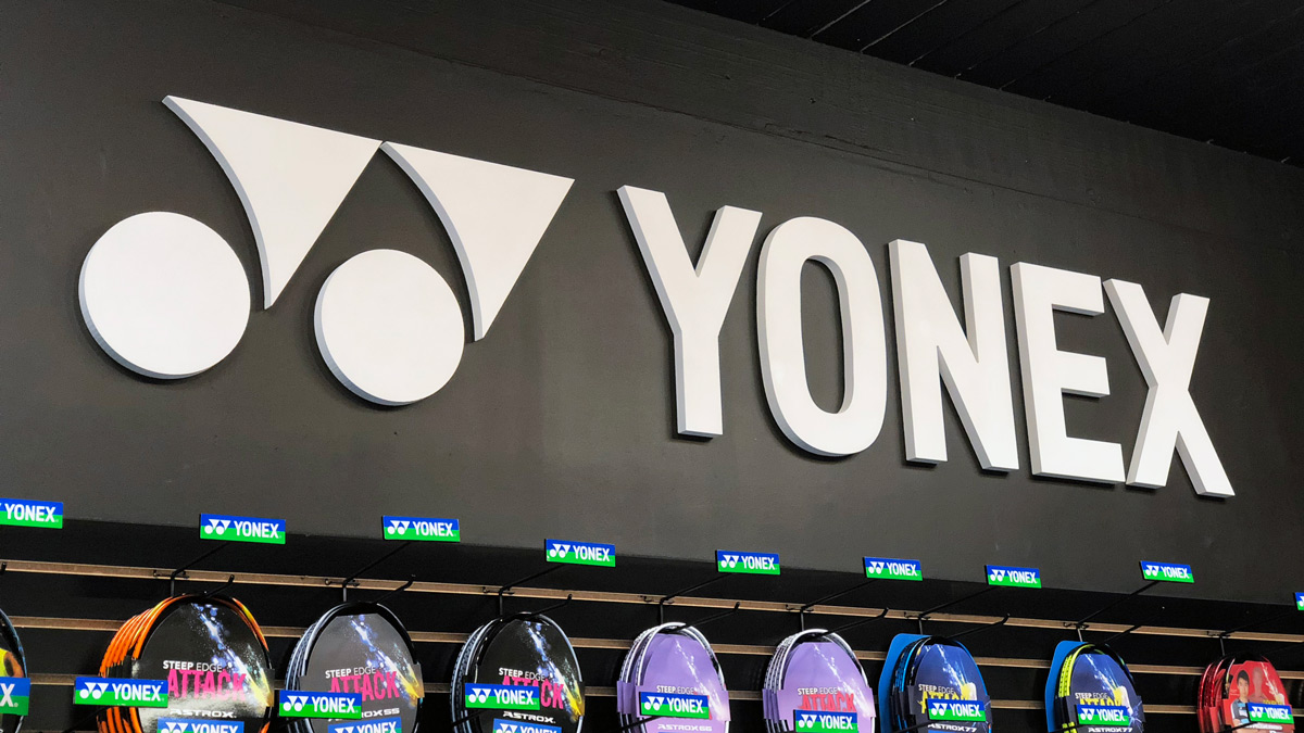 YONEX